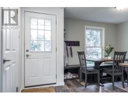 112 KATHRYN CRESCENT - 7