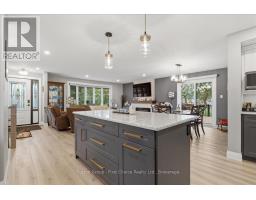 34 DIXON ROAD - 18