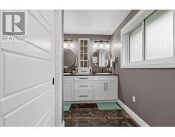 34 DIXON ROAD - 25