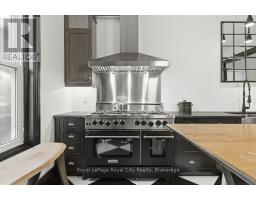 554 WOOLWICH STREET - 12