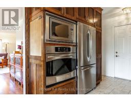 6 MEADOWRIDGE COURT - 16