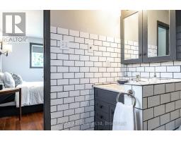 6 MEADOWRIDGE COURT - 22