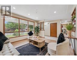 113 APPLEWOOD CRESCENT - 8