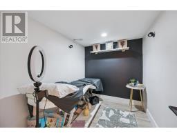 3 TRUESDALE CRESCENT - 38