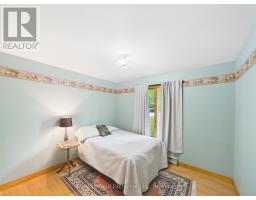 28 PENETANGORE ROW S - 16