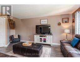 108 WALSH CRESCENT - 18