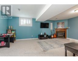 108 WALSH CRESCENT - 41