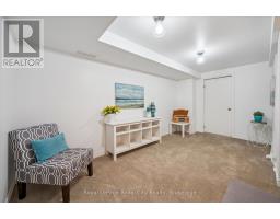 38 SHADYBROOK CRESCENT - 32