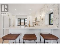 87 UNIVERSITY AVENUE W - 15