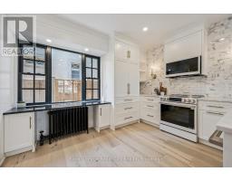 87 UNIVERSITY AVENUE W - 17