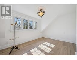 87 UNIVERSITY AVENUE W - 34