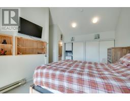 13 - 26 TURNER DRIVE - 14