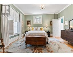 1050 4TH AVENUE W - 29