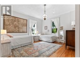 1050 4TH AVENUE W - 31