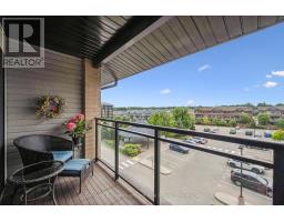 412 - 17 KAY CRESCENT - 26
