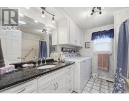 28 IROQUOIS LANE - 16