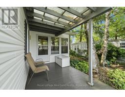 28 IROQUOIS LANE - 3