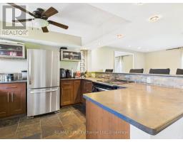 27 - 850 WALSH STREET - 2
