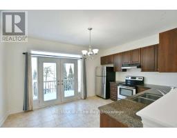 11 SAVANNAH CRESCENT - 22