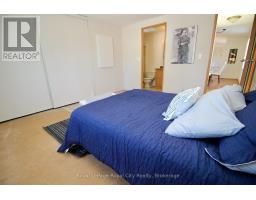 6 OLYMPIA AVENUE - 16