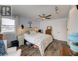 77 2ND STREET CRESCENT - 26
