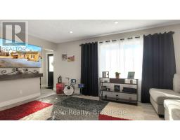 408 MCNAB STREET - 5
