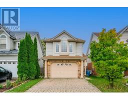 4 DARLING CRESCENT - 1