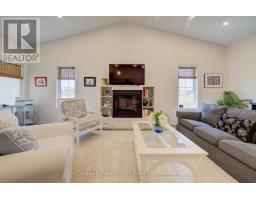 115 BROOMER CRESCENT - 10