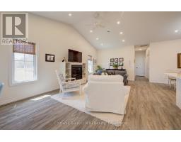 115 BROOMER CRESCENT - 7