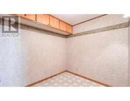8 DUNSFORD CRESCENT - 40