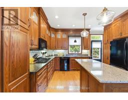 81 HURON STREET - 16