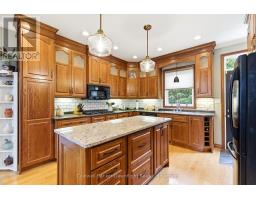 81 HURON STREET - 18