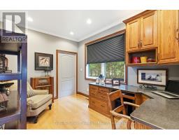 81 HURON STREET - 23