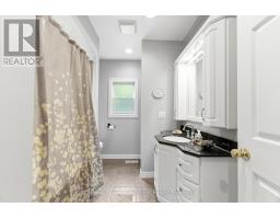81 HURON STREET - 25
