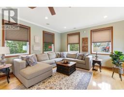 81 HURON STREET - 30