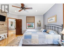 81 HURON STREET - 35