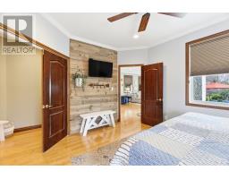 81 HURON STREET - 36