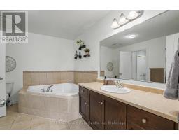58 CURZON CRESCENT - 13