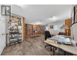512 - 19 WOODLAWN ROAD E - 41