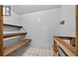 512 - 19 WOODLAWN ROAD E - 45