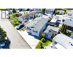 11 HEMLOCK CRESCENT - 1