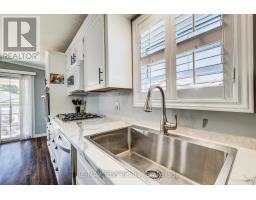 11 HEMLOCK CRESCENT - 13