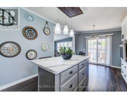 11 HEMLOCK CRESCENT - 15