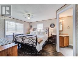 11 HEMLOCK CRESCENT - 21
