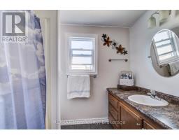 11 HEMLOCK CRESCENT - 25