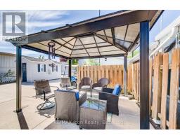 11 HEMLOCK CRESCENT - 28