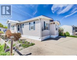 11 HEMLOCK CRESCENT - 30