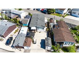 11 HEMLOCK CRESCENT - 31