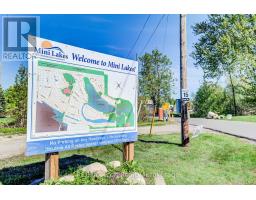 11 HEMLOCK CRESCENT - 35