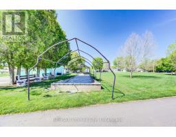 11 HEMLOCK CRESCENT - 38